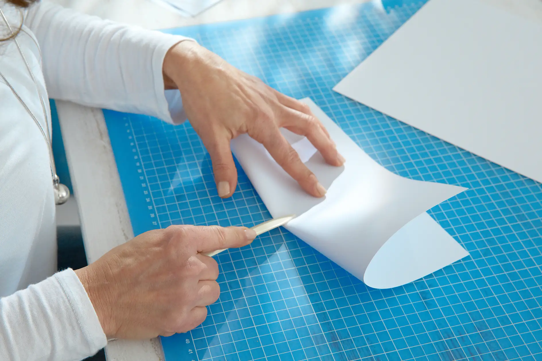 DIY Χάρτινα Αστέρια / Βήμα 2ο: Κόψτε το χαρτί στο επιθυμητό μέγεθος