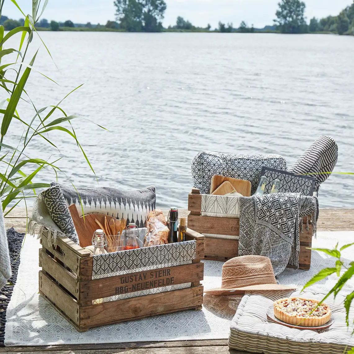 Simple but stylish picnic hamper