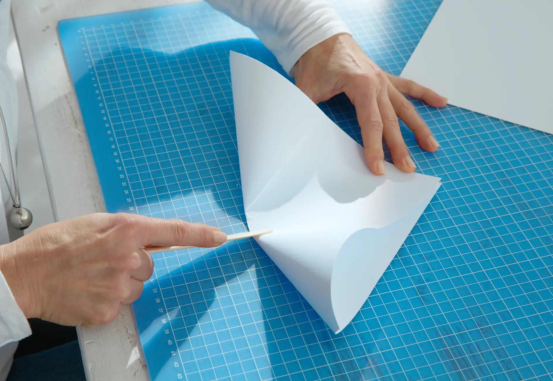 DIY Paper Stars / Step 3: Turn and fold