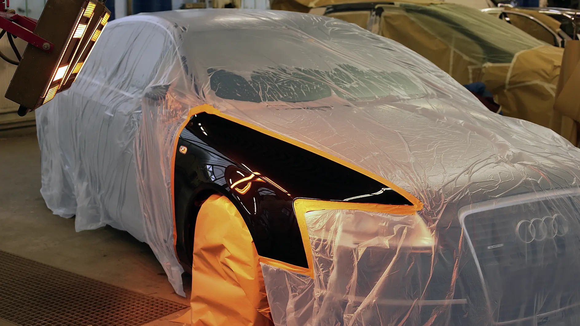 Protection lors de la peinture de voitures : protégez de grandes surfaces de manière simple et sûre