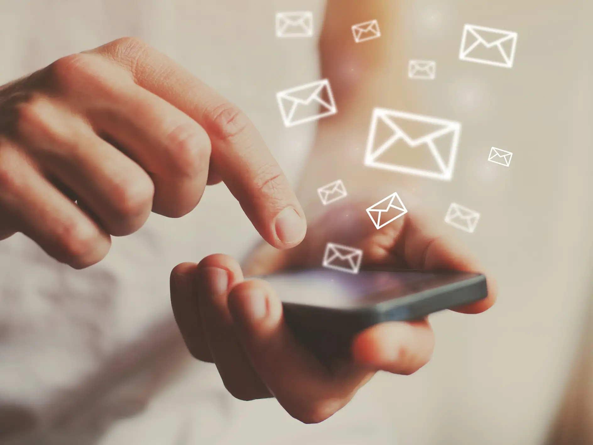 concetto di email marketing, newsletter online