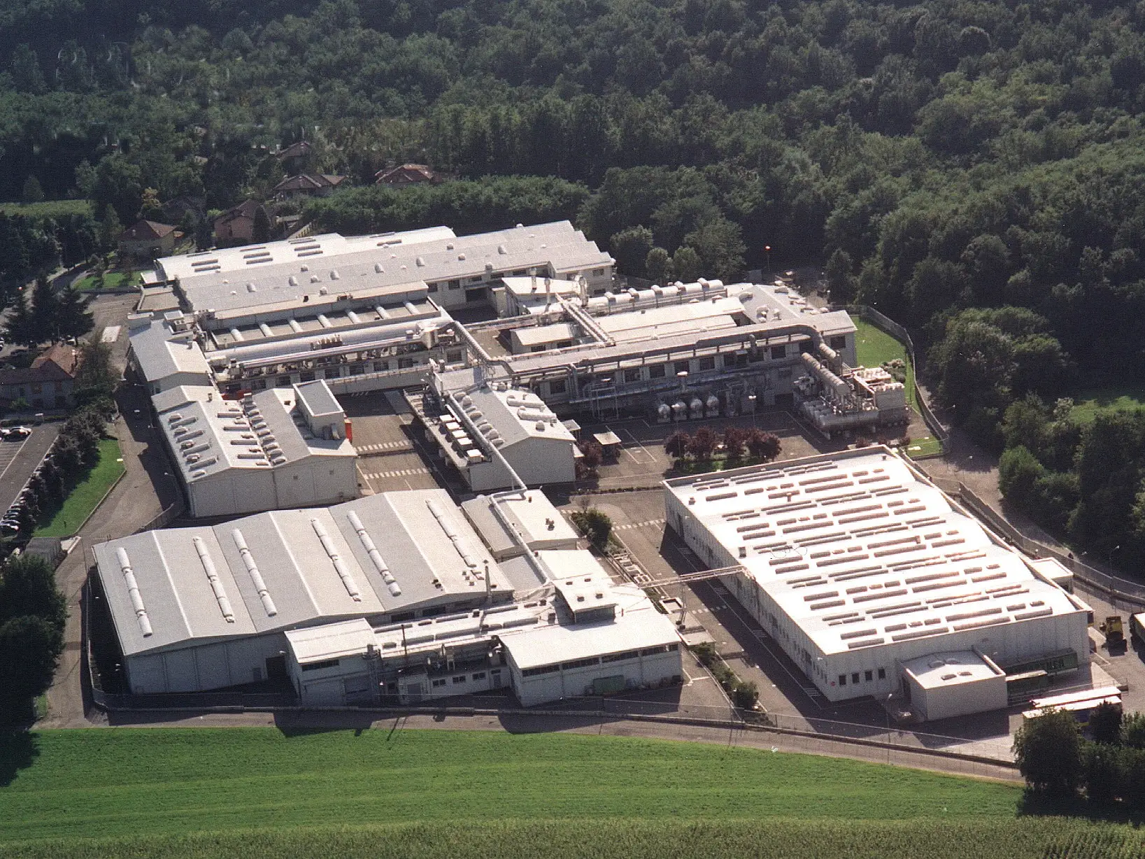 Uzņēmuma tesa rūpnīca Konkanjo, Itālijā