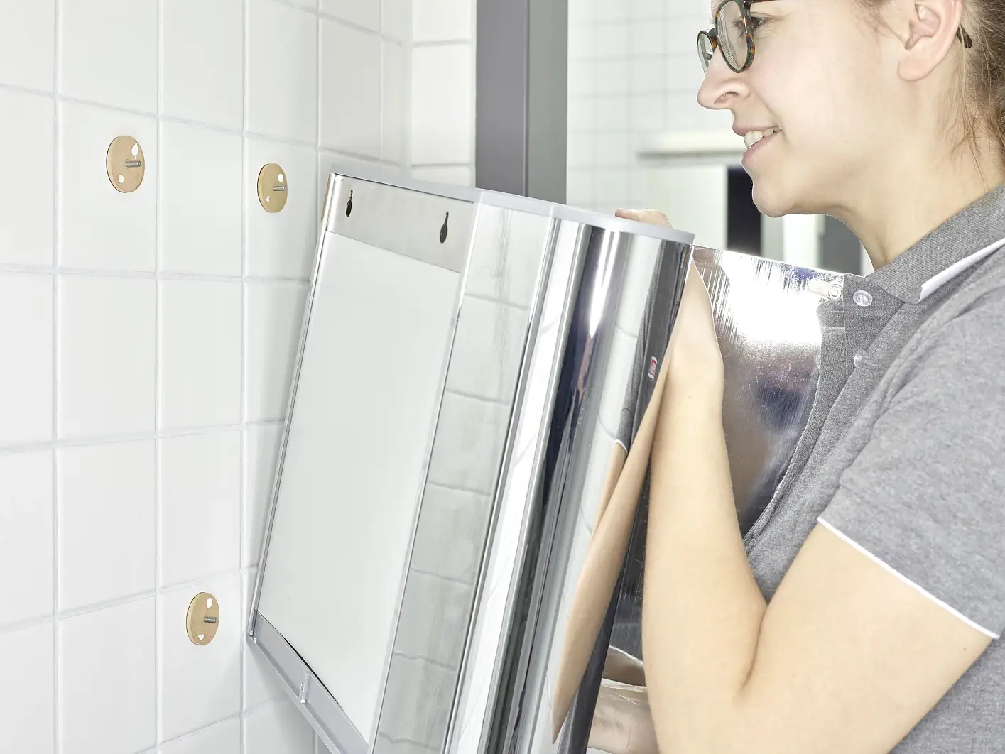 tesa-powerkit-handdoekdispenser-voor-professionele-industriële-reiniging-hygiëne-stap3van7