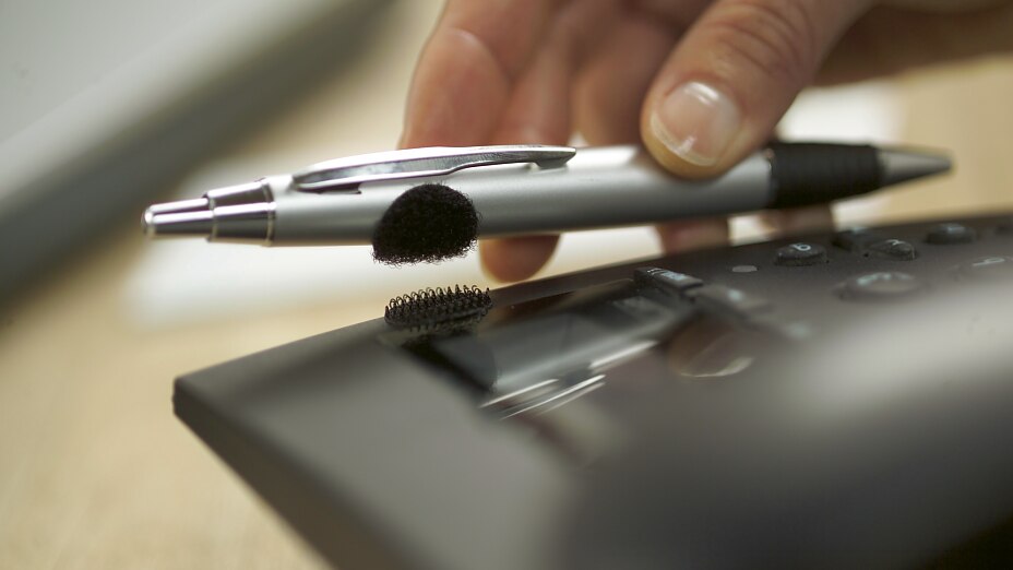 Hook and loop tapes as an alternative to drills and hammers