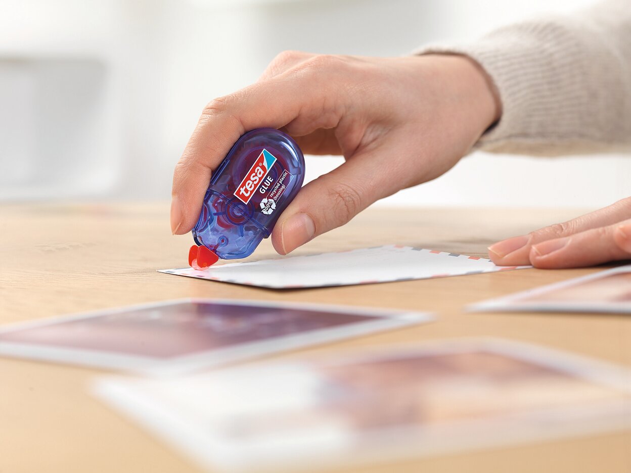 [en-en] tesa Mini Roller Permanent Gluing ecoLogo disposable