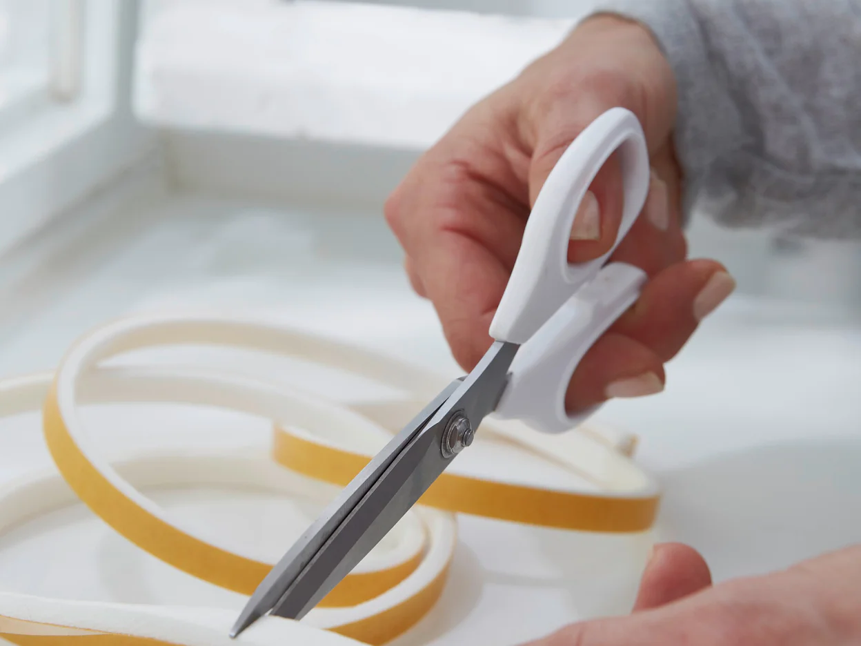 [en-en] tesamoll Sealing Tape Universal PUR Foam, 6mx9mmx5mm, blister card