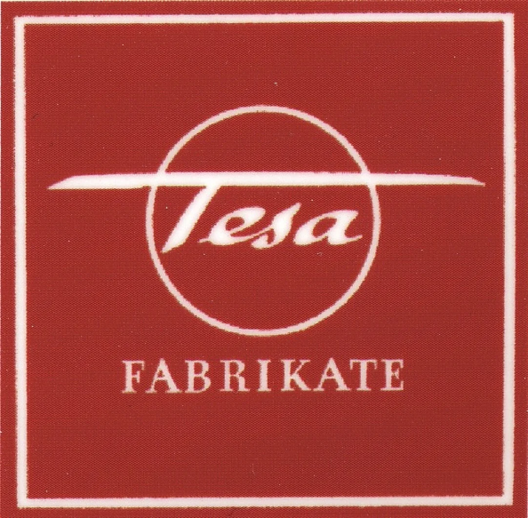 Navnet Tesafilm® skabes som en forkortelse af "tesa-Klebefilm" (tesa-tape). tesa udvikler sig til et paraplymærke for alle koncernens selvklæbende produkter.