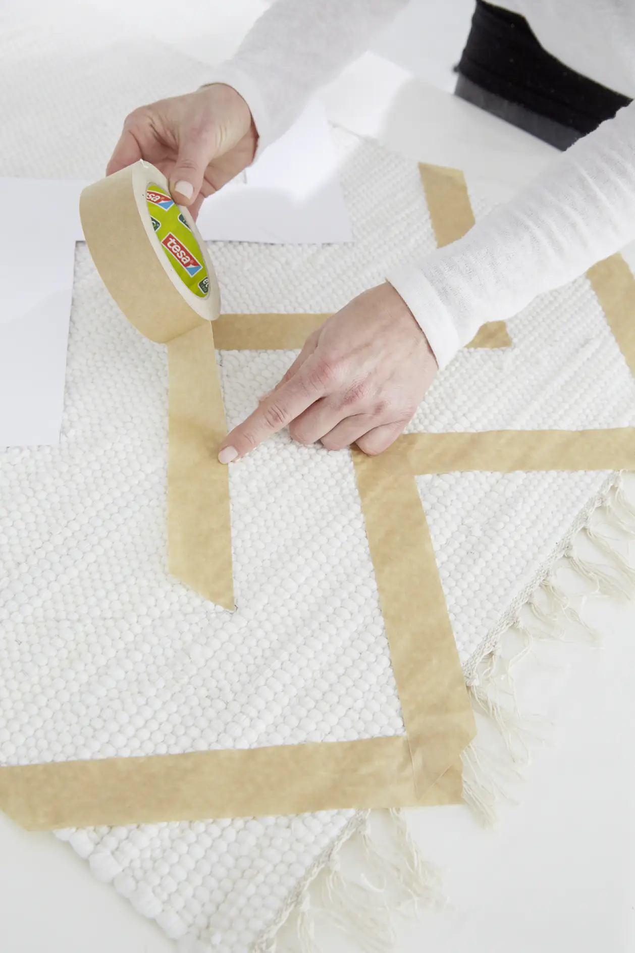 Dekorativt Gør det selv-tæppe / Trin 3: Tryk kanterne ned