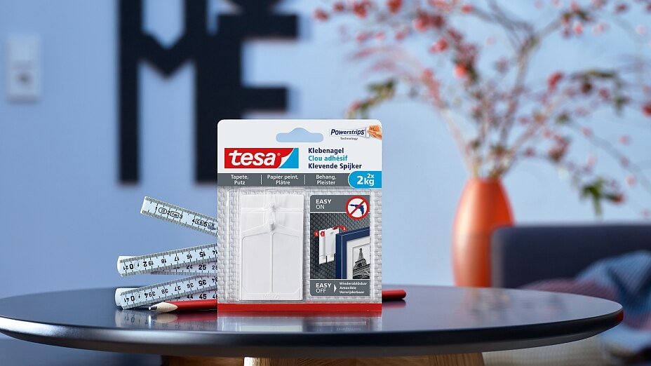 Sådan bruger du tesa® Justerbart klæbesøm til tapet og puds 2 kg.