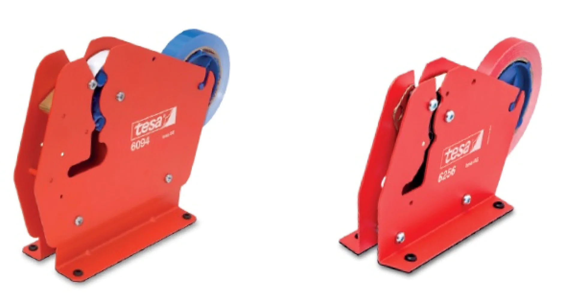 Der er vist to røde tesa-tape-dispensere, begge mærket med mærkenavnet tesa og modelnummeret 6094. De har metalrammer og er designet til at holde ruller med tesa-tape. Dispenserne er placeret i forskellige vinkler. (This text has been generated by AI)