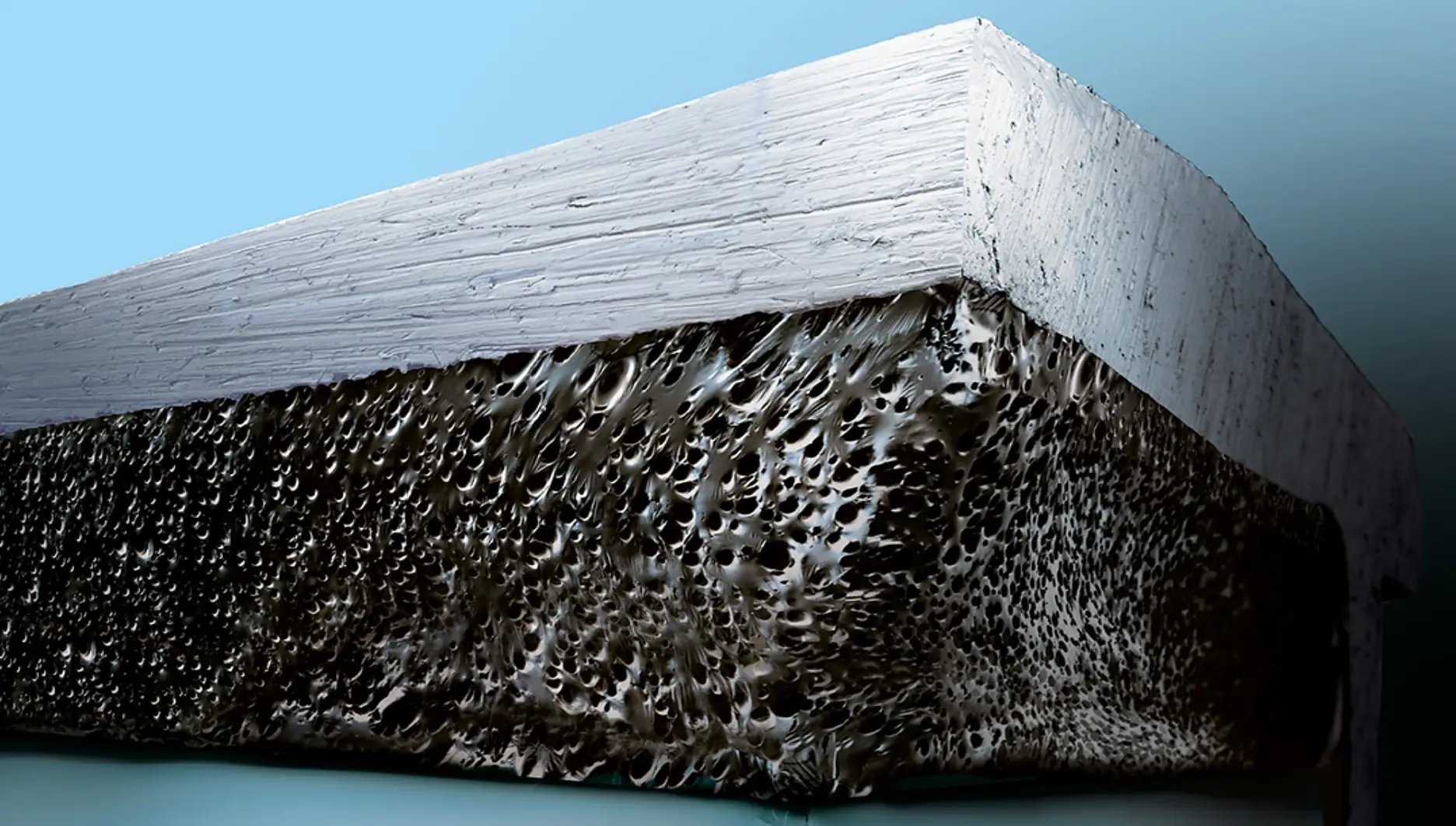 I byggeindustrien skal forskellige materialer ofte sammenføjes til hinanden – eksempelvis aluminium til stål, stål til glas, dekorative glaspaneler til fibermaterialer osv. Konventionelle fastgørelseselementer såsom nitter, sømme eller flydende klæbemidler er ofte uegnede eller kan endda beskadige materialerne. Det er præcis her, at vores højtydende selvklæbende tape i ACXplus-serien kommer i spil, da de er designet med akrylskum, mens de samtidig tilbyder meget høj klæbeevne.