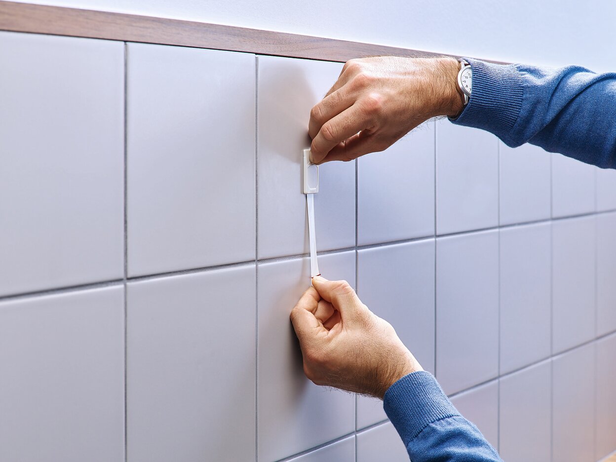 [en-en] tesa Smart Mounting System Adhesive Nail 2kg Tiles Step 11 of 11