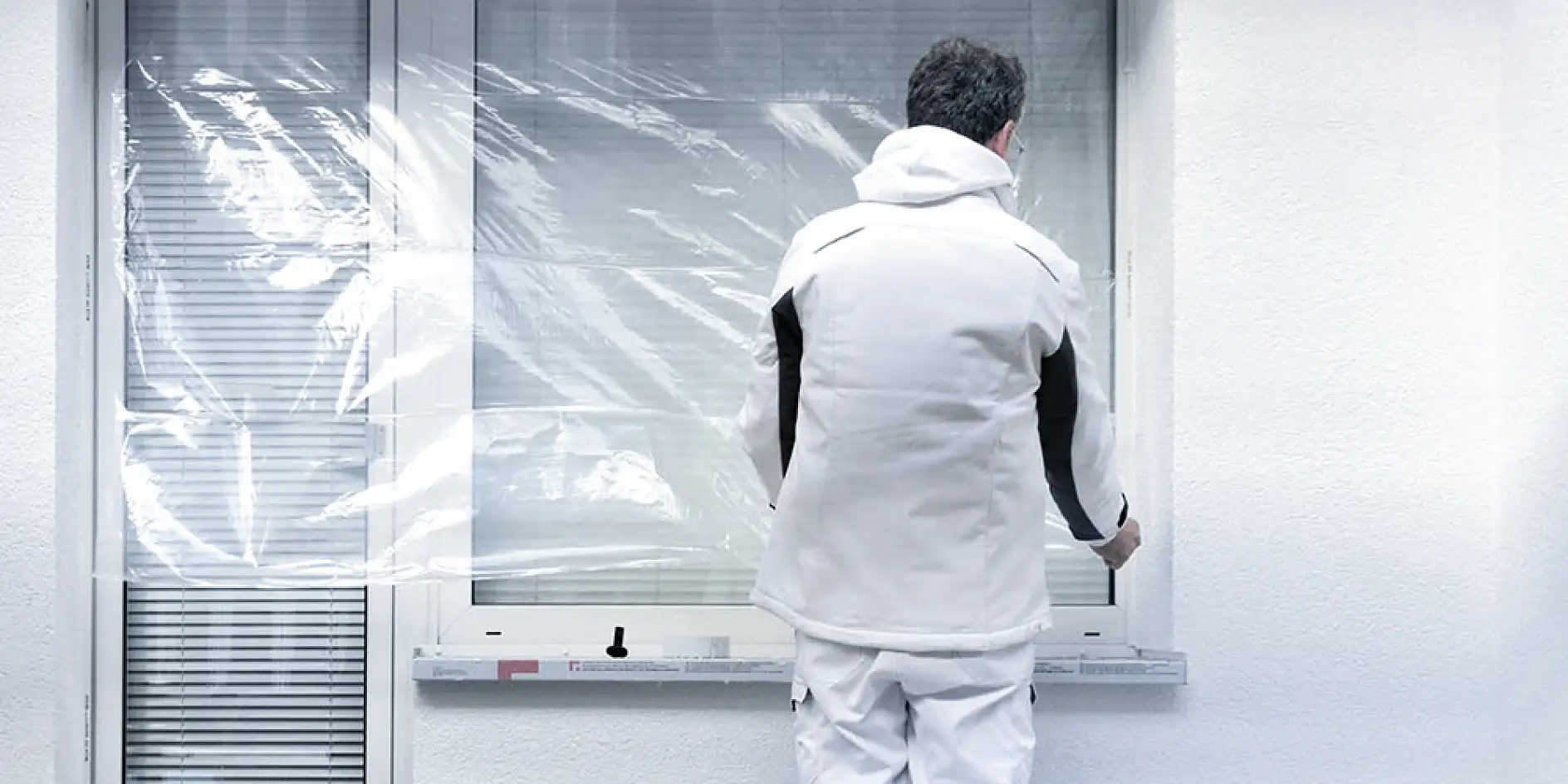 Fenster mit professionellen Abdeckprodukten für Handwerker von tesa® schützen