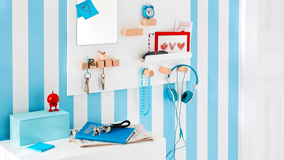 Make a key holder for the wall