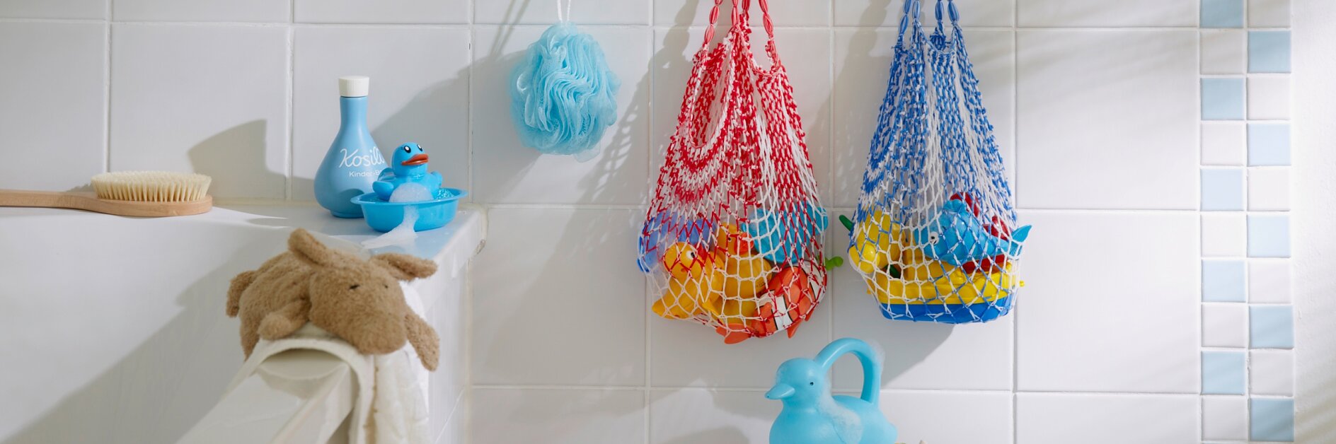 Superidee zum Trocknen und Aufbewahren der Badewannen-Utensilien.