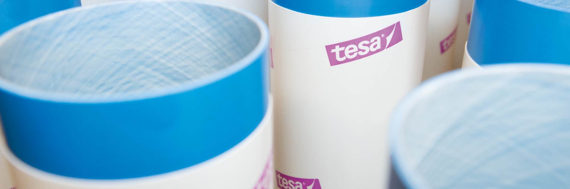 tesa Softprint® Klischeemontage mit Schaumstoffklebebändern