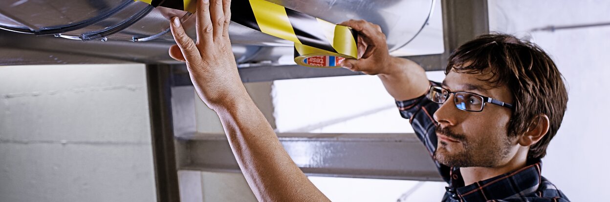 Professionelles Warn- und Markierungsband für Handwerker Professionelles von Hand abreißbares und stabiles Warn- und Markierungsband mit hoher Klebkraft.