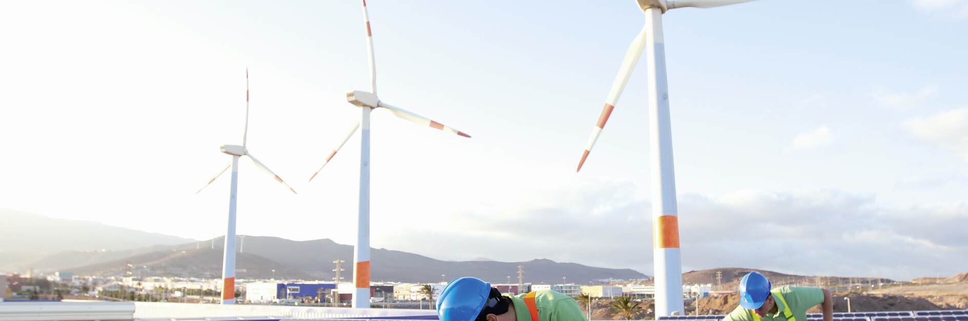 tesa® Klebebandlösungen für die Wind- und Solarindustrie