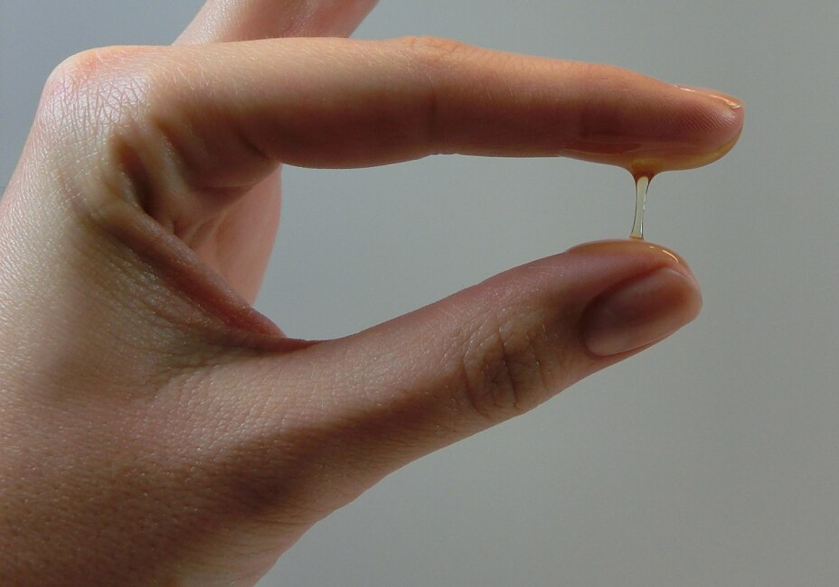 Honey has high tack but low bond strength Honey has high tack but low bond strength