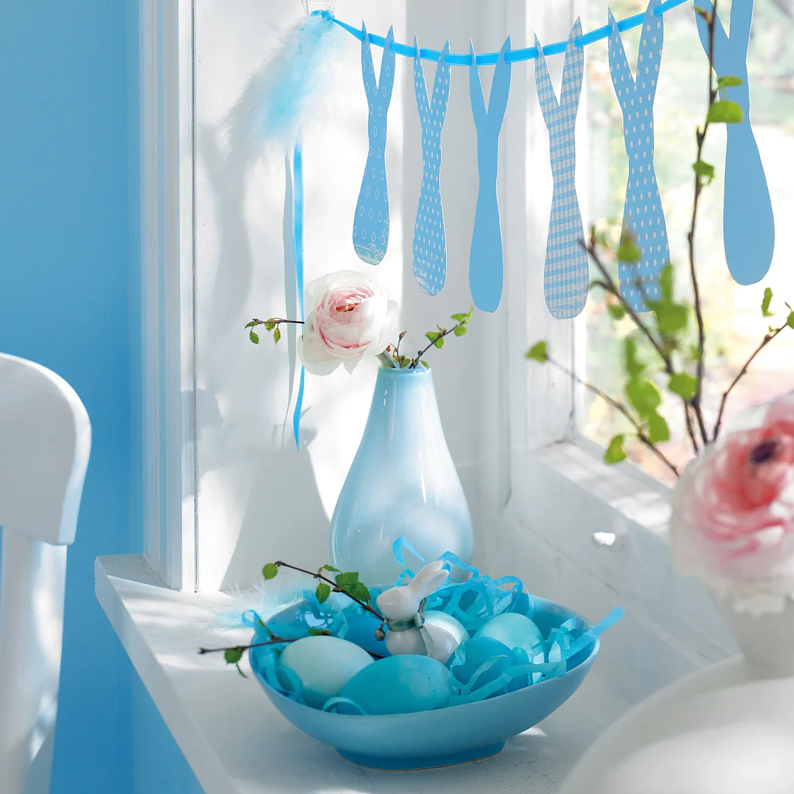 Girlande aufhängen. Frohe Ostern!