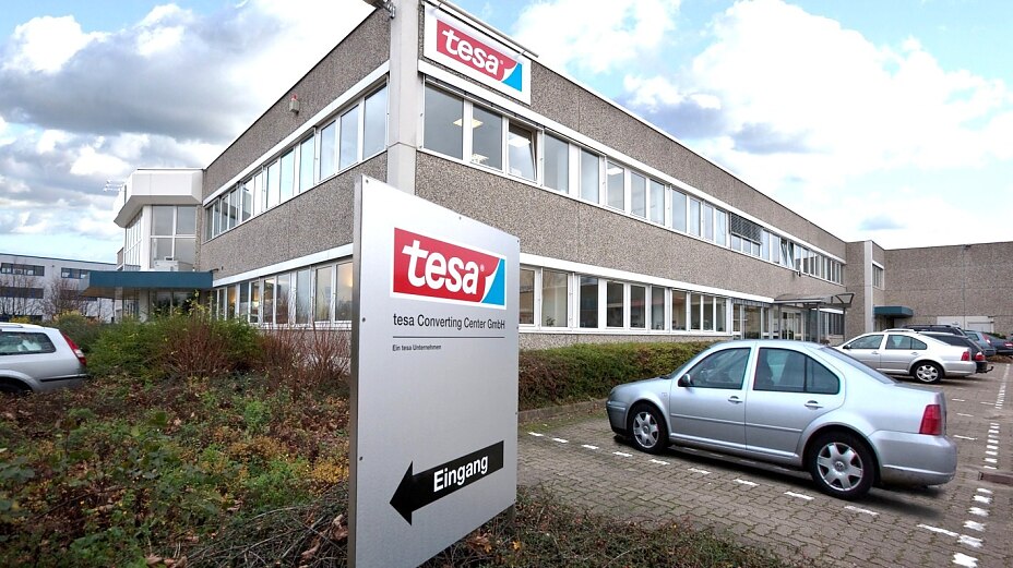 tesa Converting Center Die tesa Converting Center GmbH ist auf selbstklebende Präzisionsstanzteile aus Klebebändern spezialisiert.