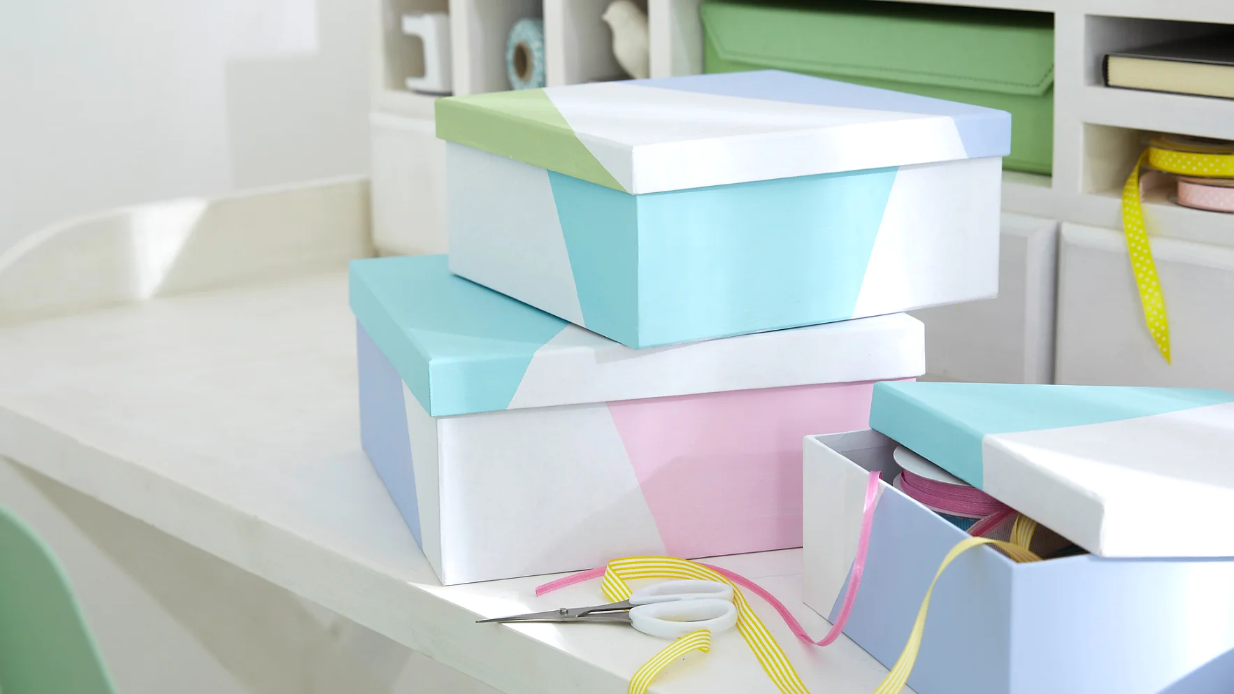 tesa trendpapier 9 / Idee 2: Kartons / Aufmacher quer