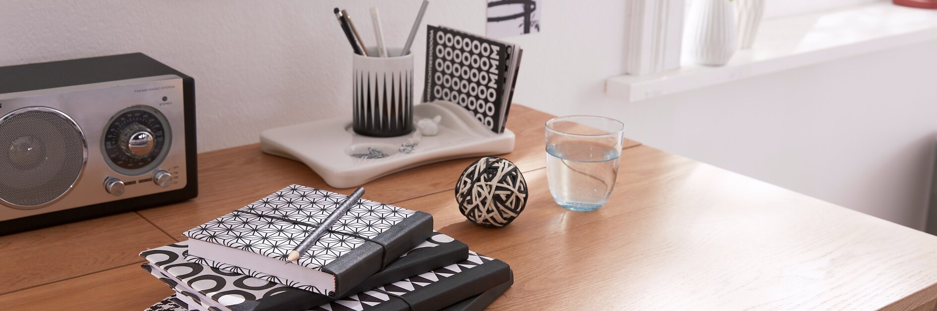 When it comes to notes, we go analog: These notebooks are covered with decorative papers, and simply look great; they are always at hand and need no electricity.