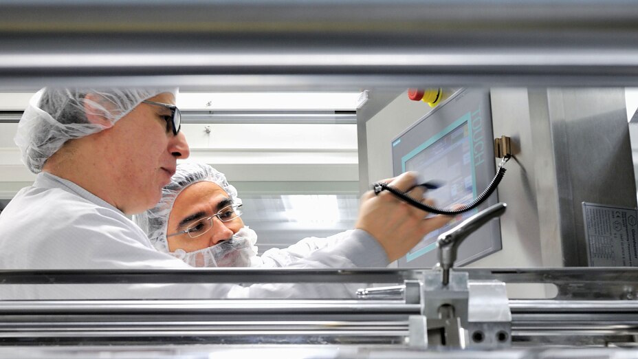 tesa entwickelt innovative Lösungen für Diagnosestreifen zur Bestimmung des Blutzuckerspiegels bei Diabetikern. Die neuen Spezialklebebänder präzisieren nicht nur den Messvorgang und vereinfachen die Handhabbarkeit für den Patienten, sondern optimieren auch den Produktionsprozess beim Hersteller der Streifen.
