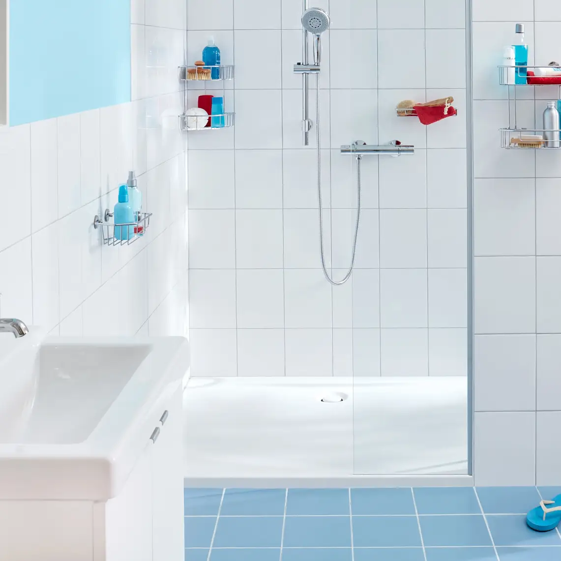 Moderne Aufbewahrungslösungen für das Badezimmer in funktionellem Design.