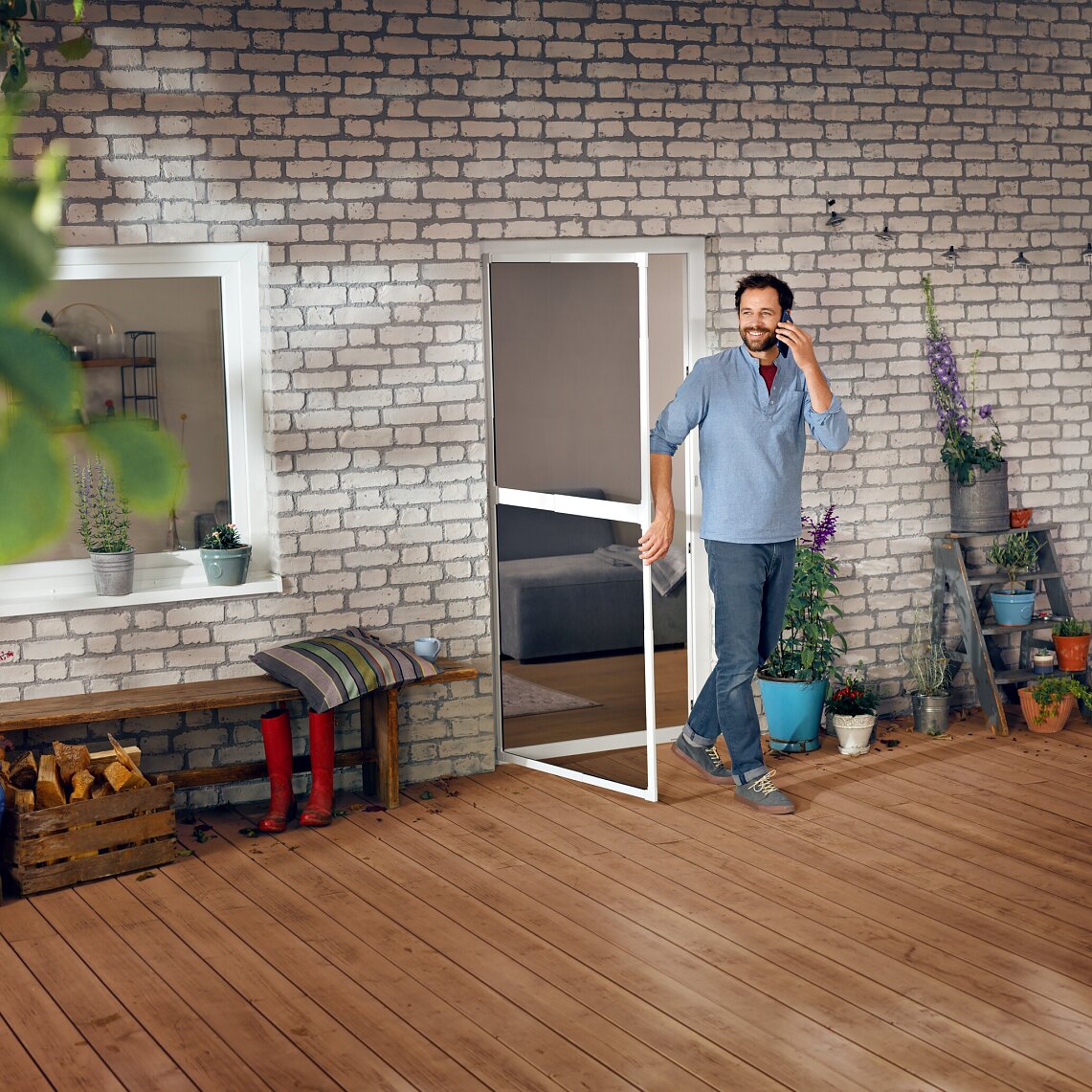 tesa_insect-fold-alu-door-frame-telescope_mood tesa_insect-fold-alu-door-frame-telescope_mood