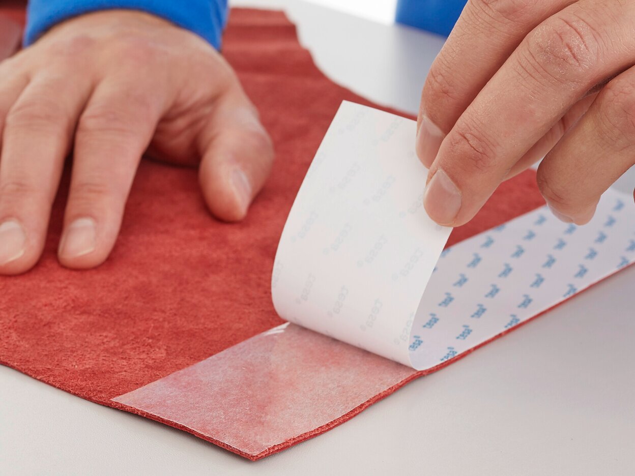 tesa 4943 double sided non woven tape step2of3