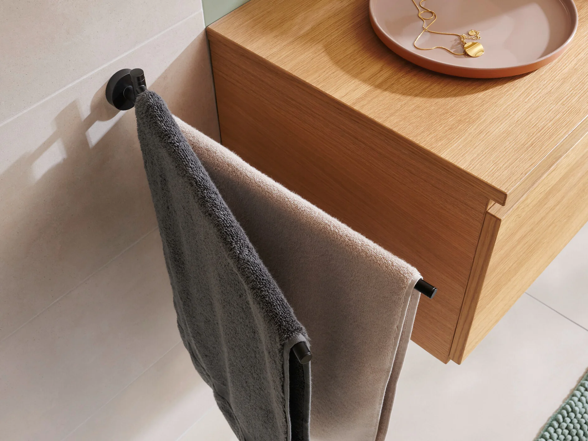 tesa-Moon-Black-2-Armed-Towel-Holder-40562_mood tesa-Moon-Black-2-Armed-Towel-Holder-40562_mood