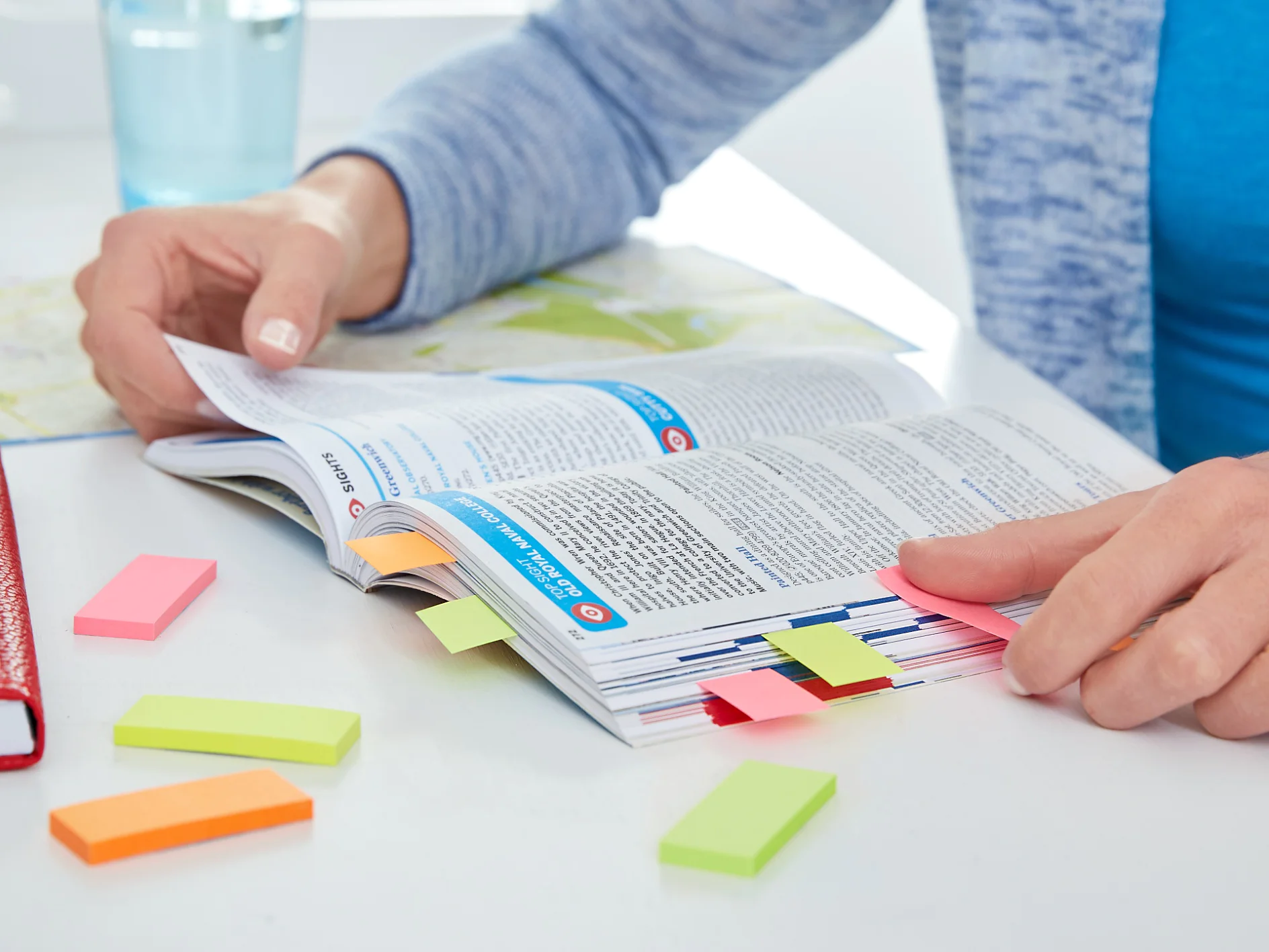 tesa® Haftnotizen in Neon-Farben (2)