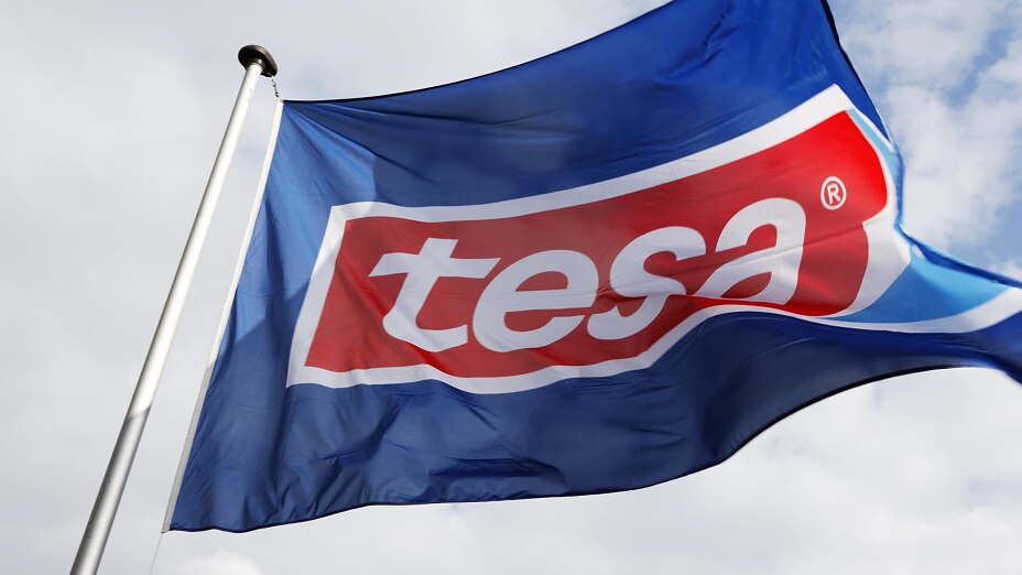 tesa® Fahne tesa® Fahne am Himmel