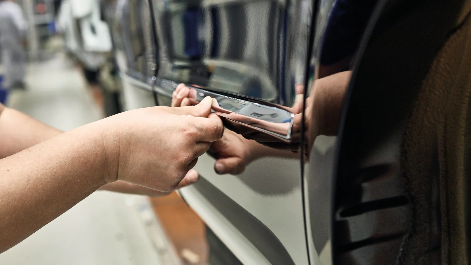 Befestigung von Anbauteilen in der Automobilindustrie Klebebandanwendungen für die Automobilindustrie