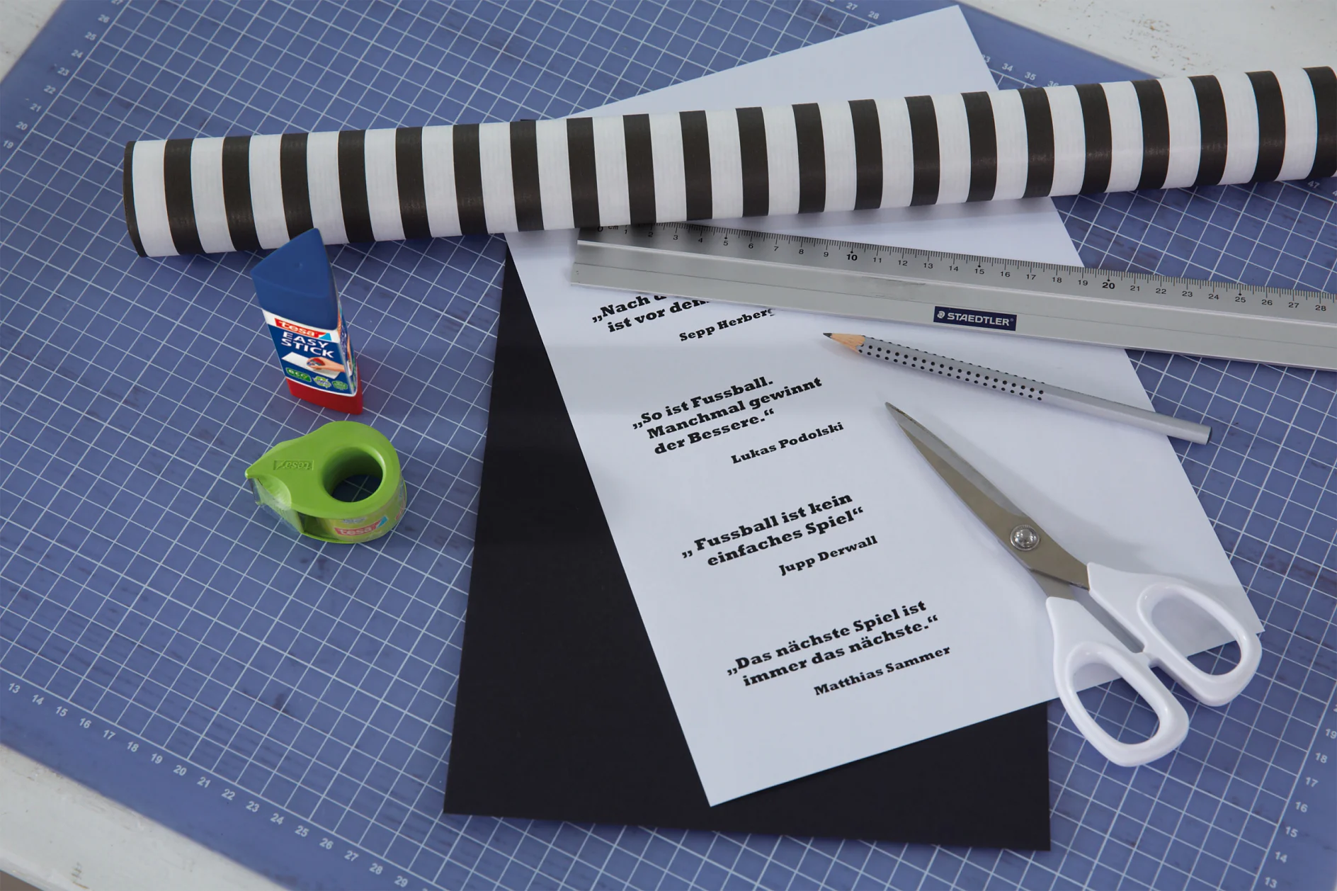 tesa trendpapier 8 / Idee 5: Bestecktüte / Schritt 1 Übersicht der benötigten Materialien zum Basteln der Bestecktüten.