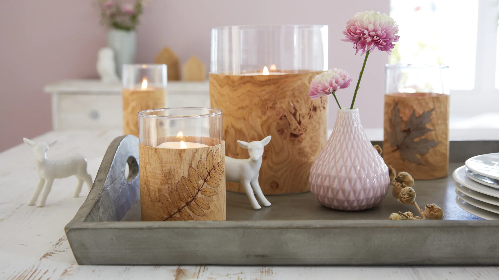 Furnier und gepresste Blätter verwandeln schlichte Glaswindlichter in wunderschöne Unikate.