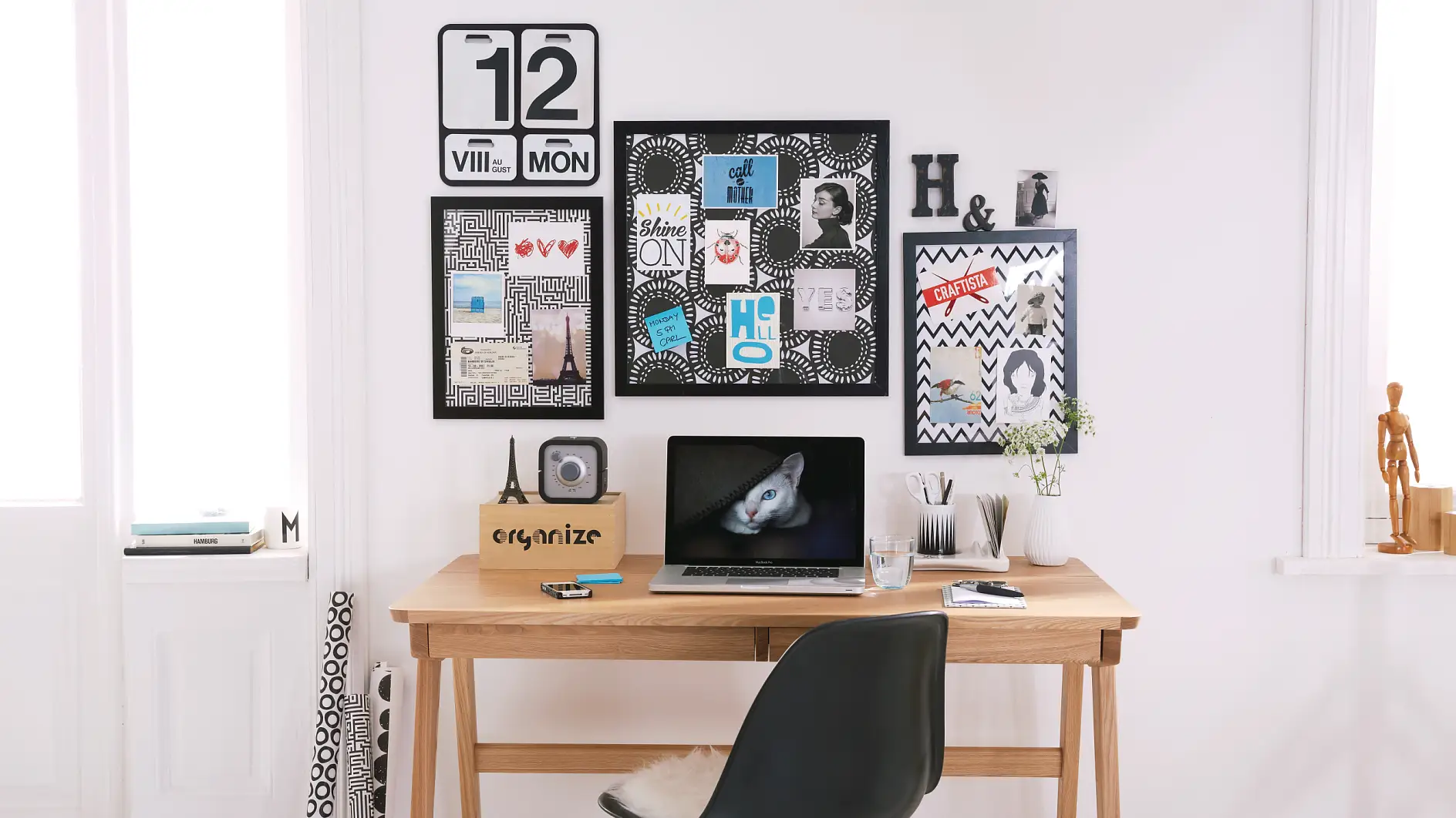 Organize bits and pieces of paper: The Memo Boards are made in a jiffy and offer plenty of space for notes and cards - simply attach them with tesa TACK® adhesive pads.