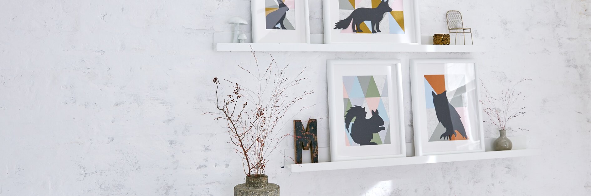 Most of the times, wild animals leave nothing more than shadows. Easier: Cut out their silhouettes, glue them to geometrically patterned surfaces, frame them and hang the pictures on the wall.