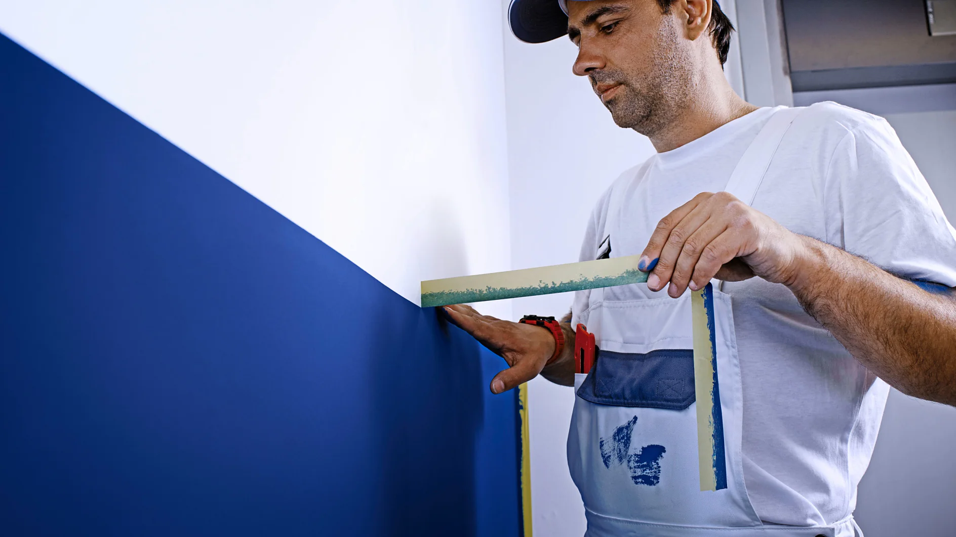 Die Premium-Abdeckbänder von tesa® Professional bieten zuverlässigen Schutz und lassen sich rückstandsfrei entfernen.