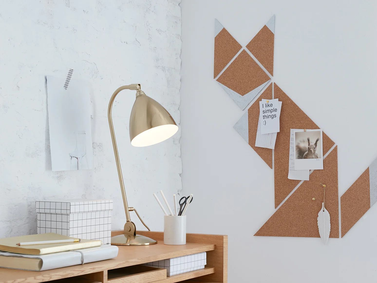 Clever heads pin everything they need to remember on this cork board. Featuring: None other than the clever fox - graphically enhanced.