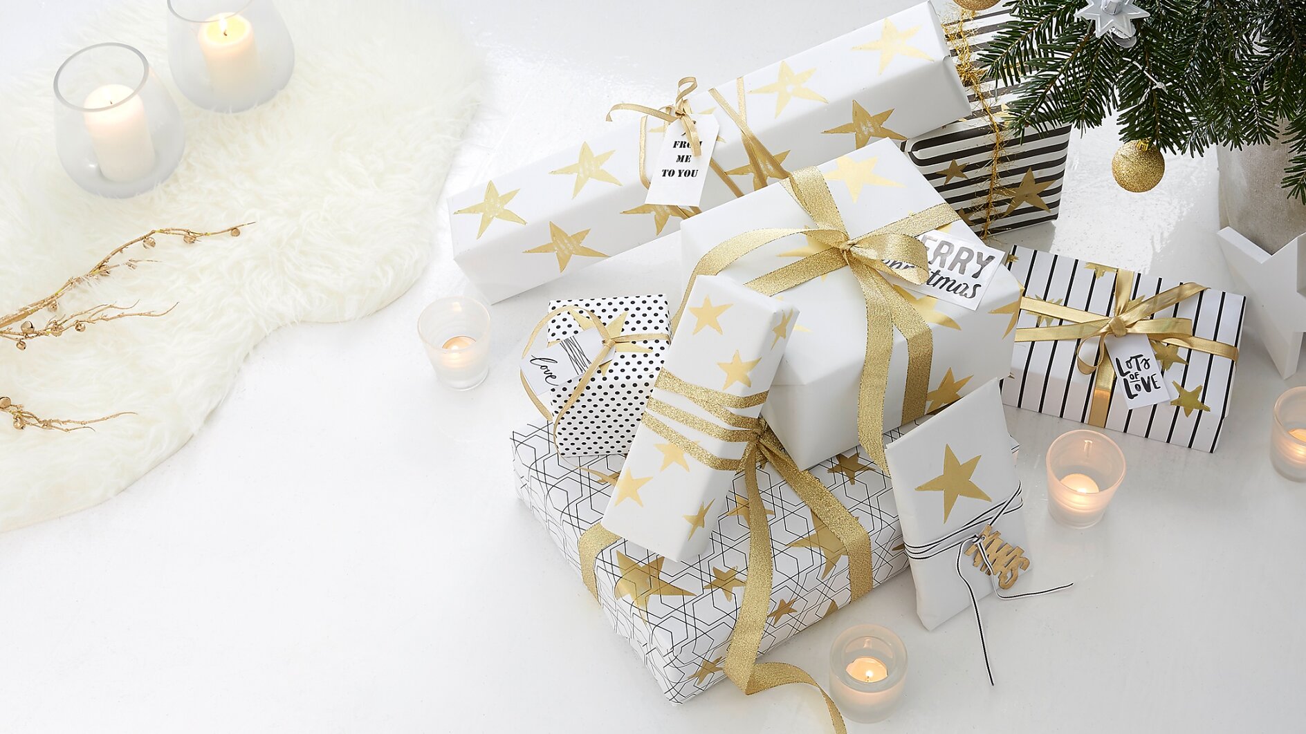 Eindrucksvolle Goldabdrücke mit Sternenstempeln machen das Geschenkpapier zu etwas ganz Besonderem. Die Stempel sind leicht nachzumachen und vielfältig einzusetzen.