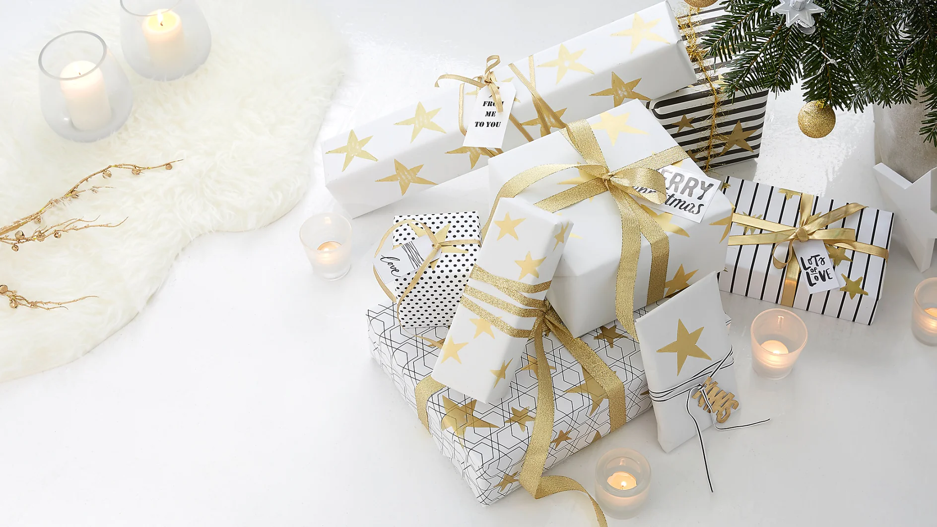 Eindrucksvolle Goldabdrücke mit Sternenstempeln machen das Geschenkpapier zu etwas ganz Besonderem. Die Stempel sind leicht nachzumachen und vielfältig einzusetzen.