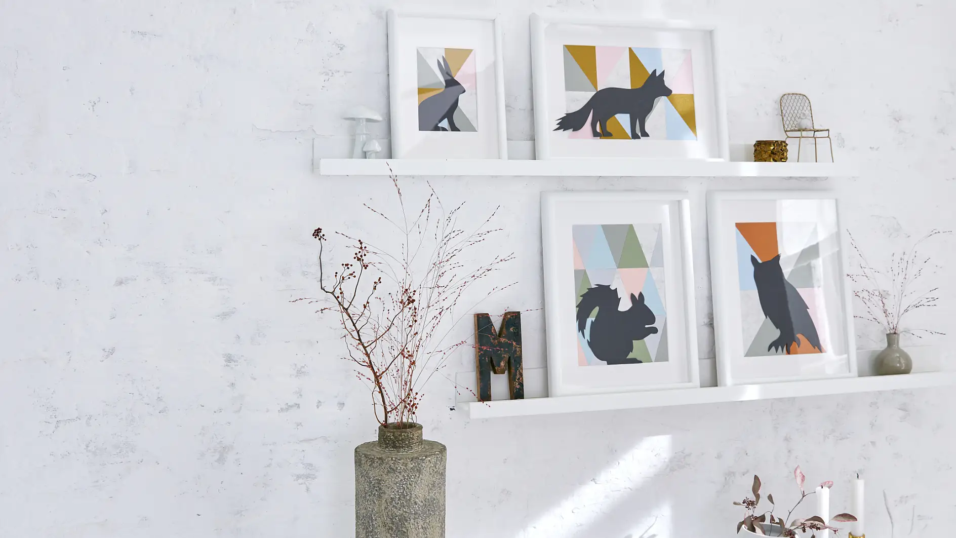 Most of the times, wild animals leave nothing more than shadows. Easier: Cut out their silhouettes, glue them to geometrically patterned surfaces, frame them and hang the pictures on the wall.