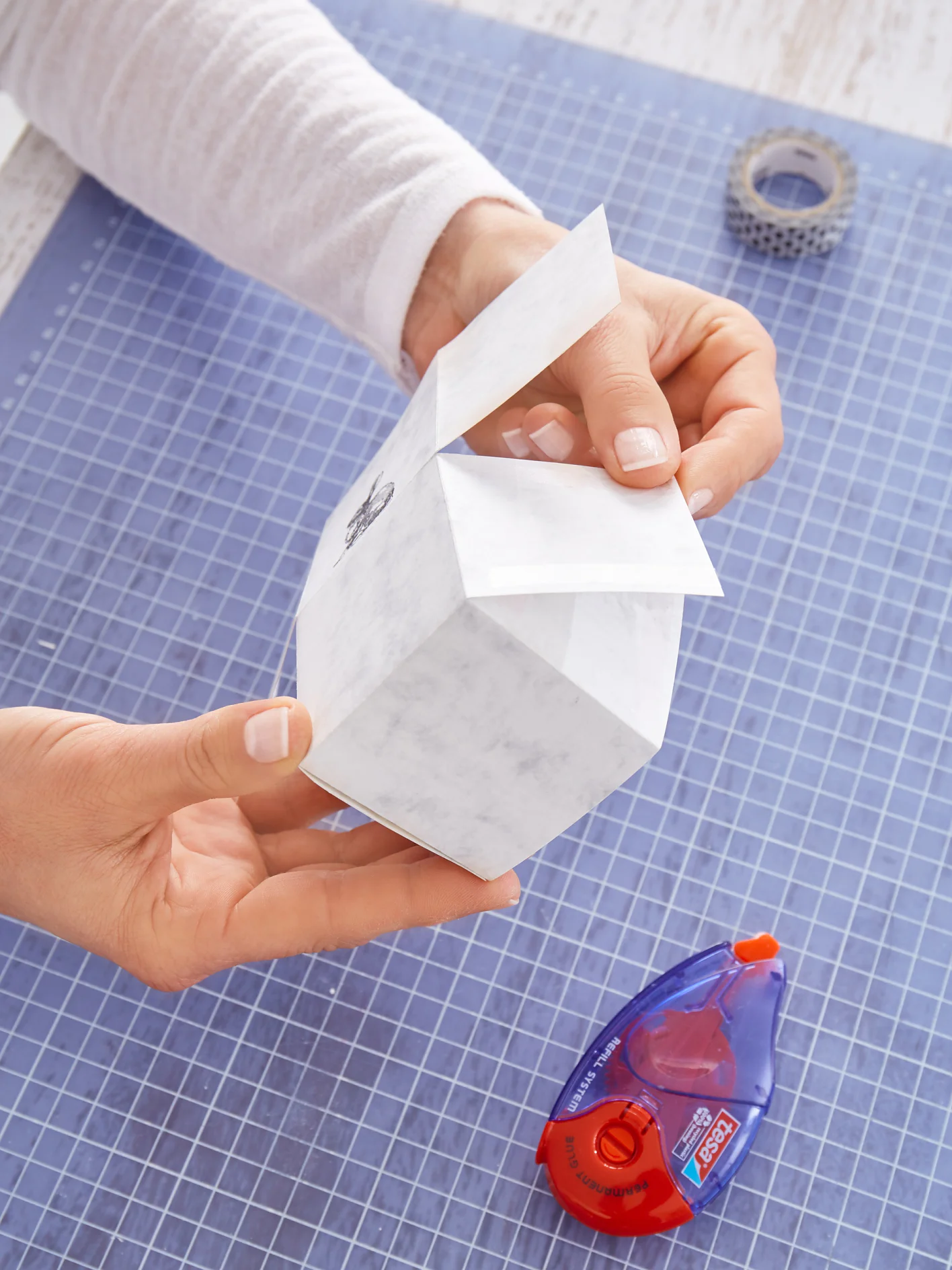 Die unteren Quadrate hinter die mittleren kleben…