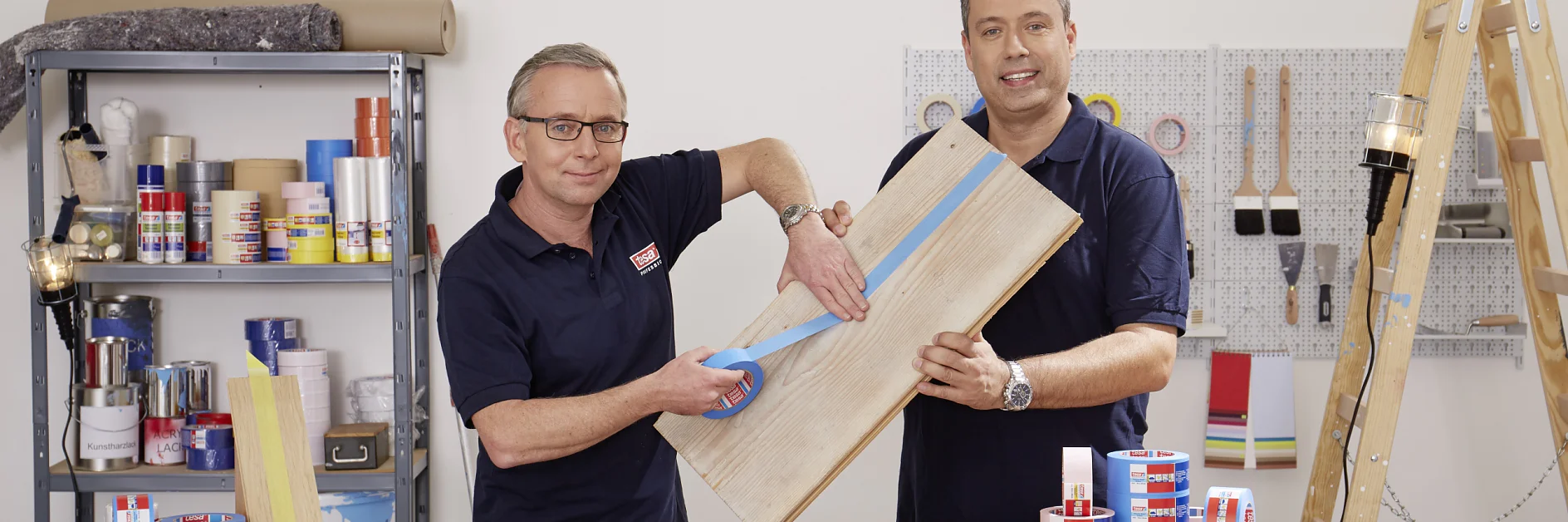 Holzflächen abkleben kann tückisch sein und zu großen und teuren Problemen führen. Matthias und Mario haben professionelle Lösungen, die eure Kunden zufrieden stellen.