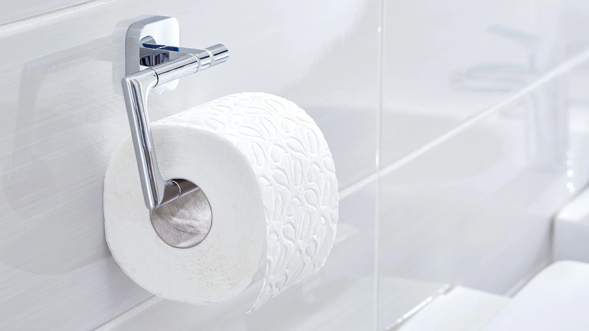 Toilettenpapierspender Modernes Design, und auch noch praktisch, in Chrom oder vernickelt.