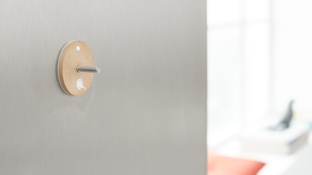 Lampe ohne Bohren befestigen tesa