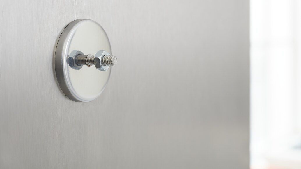 Lampe ohne Bohren befestigen tesa