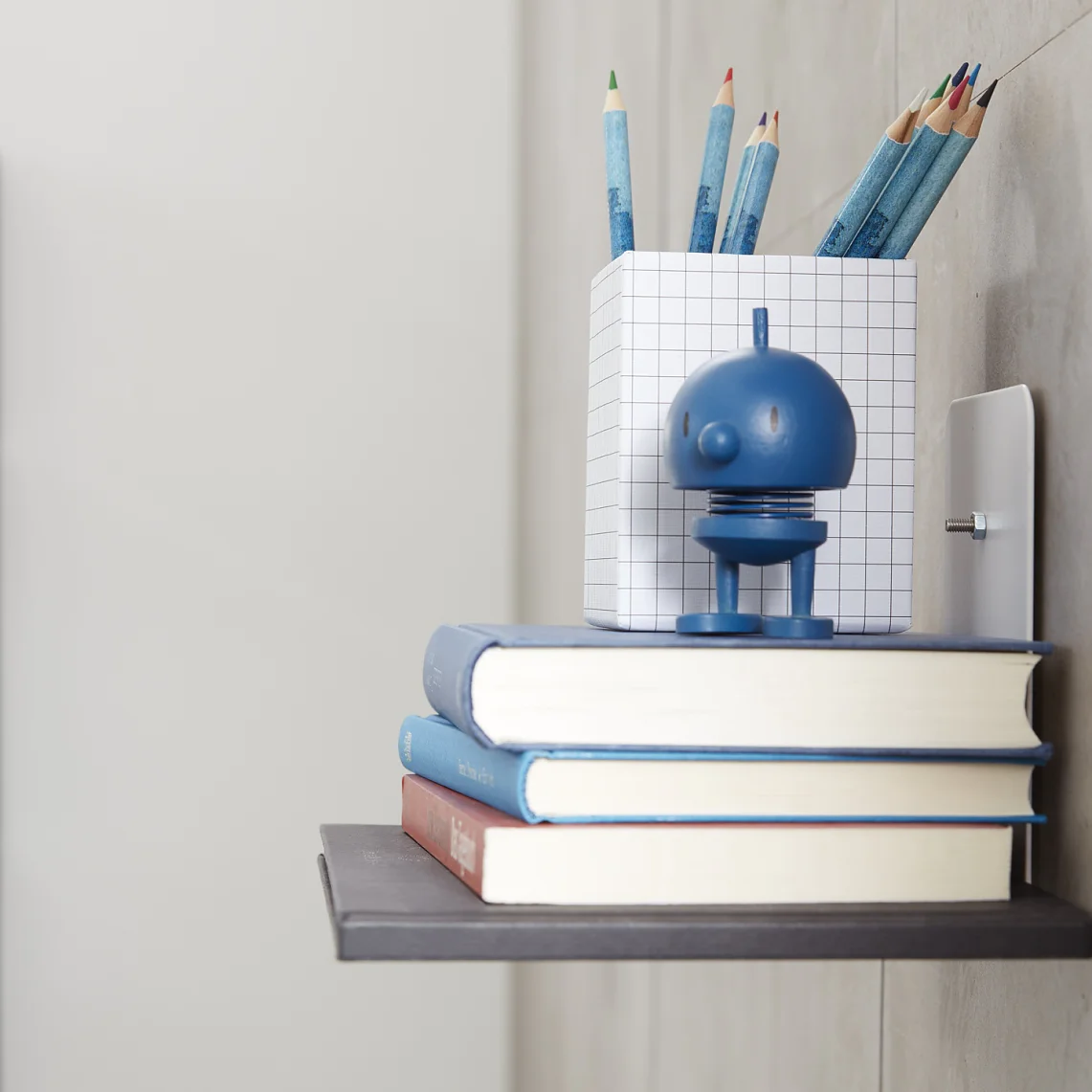 tesa_77905_adhesive_screw_bookshelf_mood_001